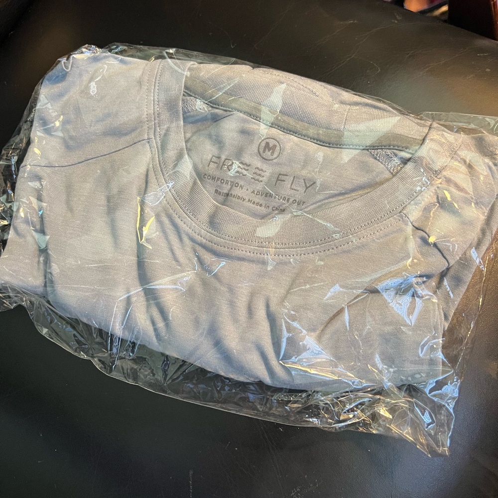 Free Fly Men’s Medium Tee Grey